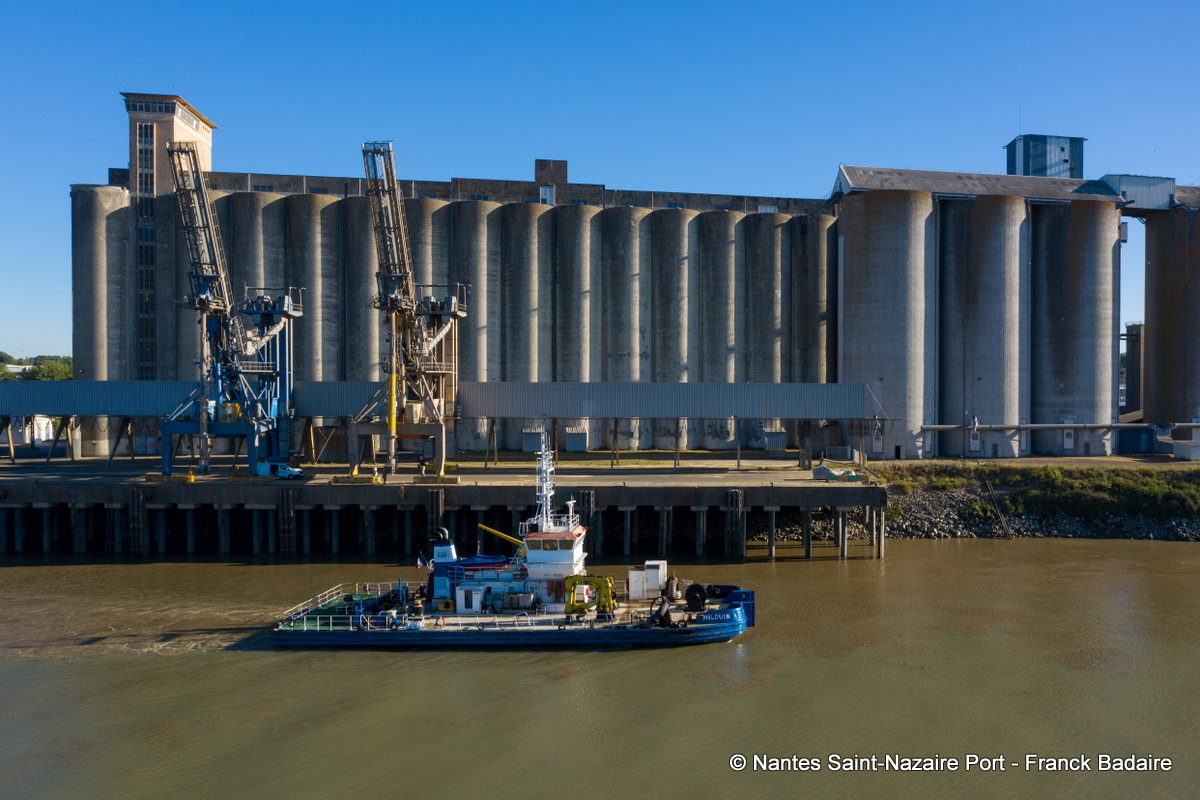 Nantes ‒ Saint Nazaire Port dredgers
