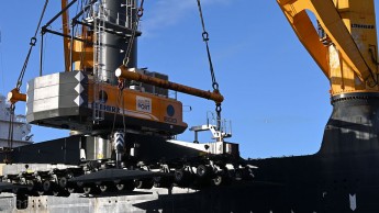 Trois grues destinées aux filières agroalimentaires, industrielles et EMR