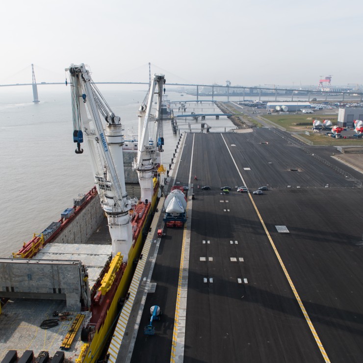 The 350-metre-long quay extension at the general cargo and container terminal. Credit: NSNP, F. Badaire.