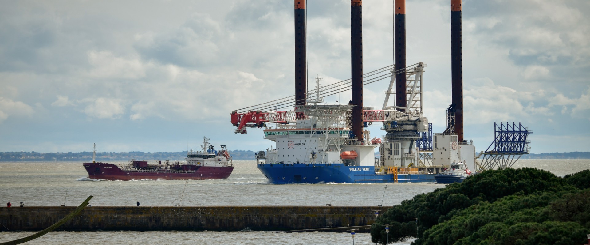 Las primeras rotaciones del buque instalador