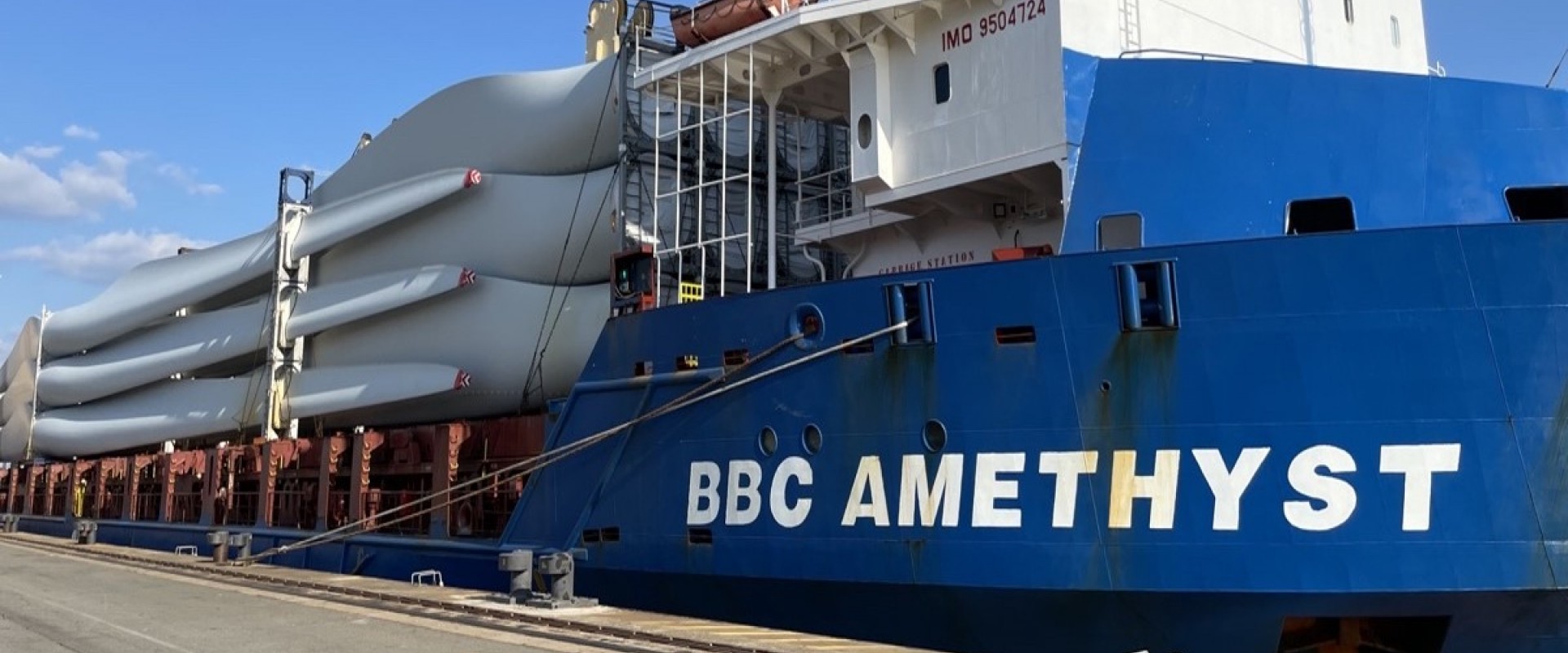 A Record Number of Onshore Wind Turbines Unloaded at TGO