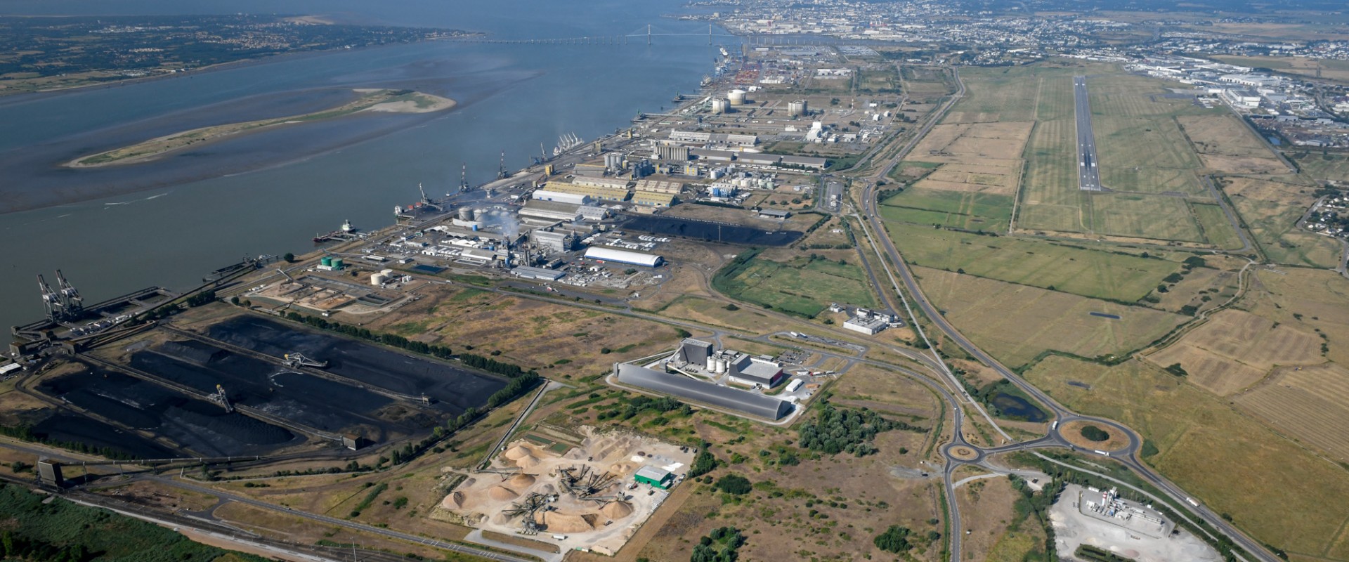 Nantes Saint-Nazaire Port accueillera une unité de production d'hydrogène à Montoir de Bretagne Nantes Saint-Nazaire Port accueillera une unité de production d'hydrogène à Montoir de Bretagne