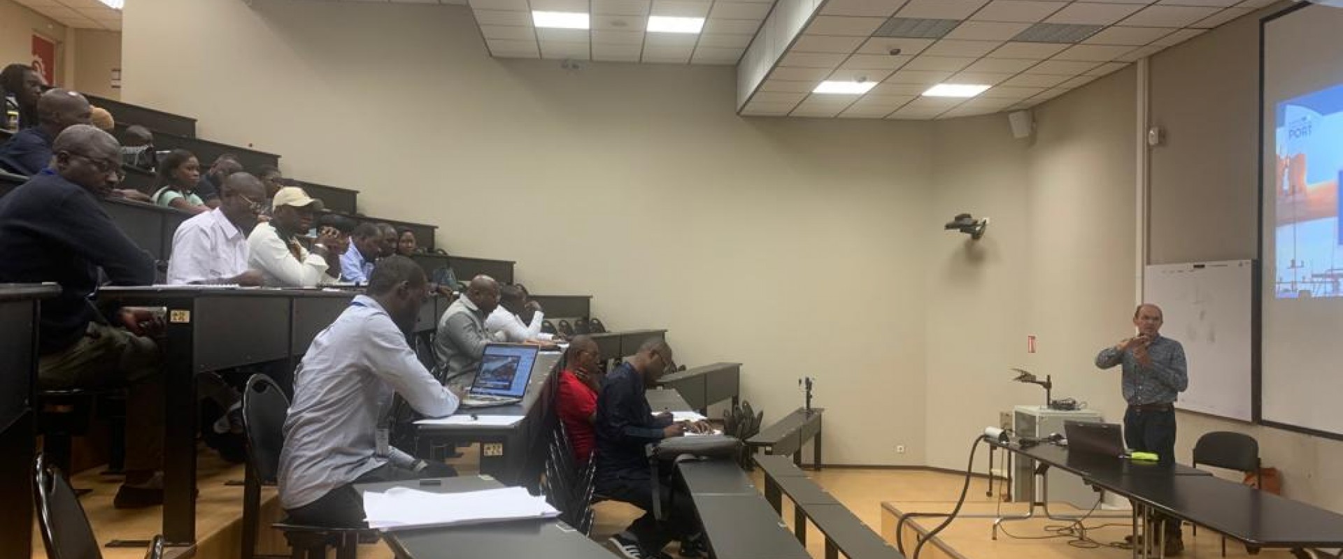 Une délégation sénégalaise à Nantes Saint-Nazaire Une délégation sénégalaise à Nantes Saint-Nazaire