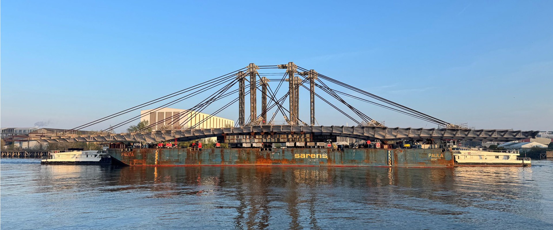 Le tablier du pont Anne-de-Bretagne est arrivé à Nantes