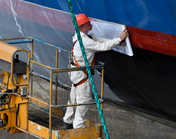 Maintenance turnaround of cruise liner the Commandant Charcot