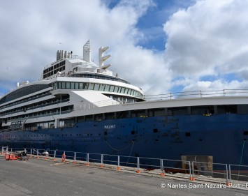 Maintenance turnaround of cruise liner the Commandant Charcot