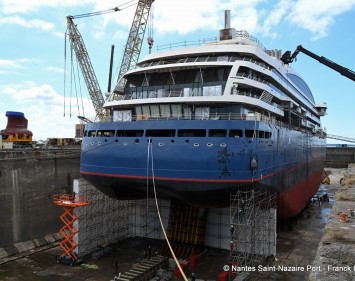 Maintenance turnaround of cruise liner the Commandant Charcot
