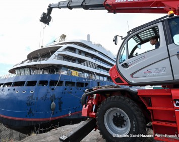 Maintenance turnaround of cruise liner the Commandant Charcot