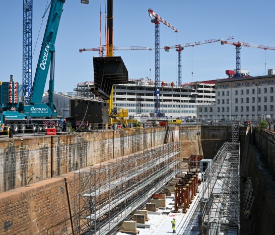 arrivée des premiers blocs en forme de radoub